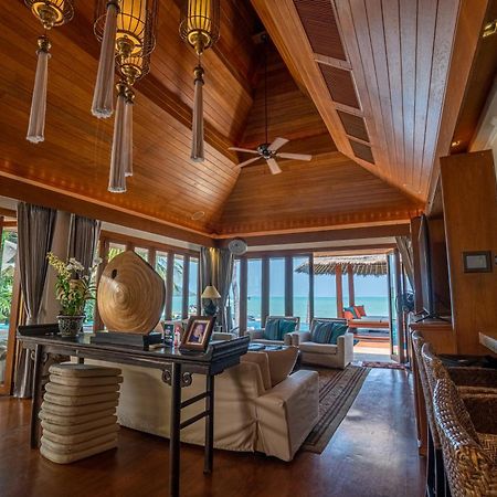 Upni Duniya - Luxury, Beachfront 9-Suites Villa バンラック・ビーチ エクステリア 写真