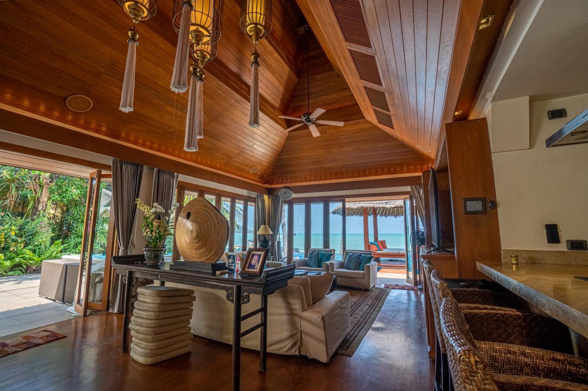 Upni Duniya - Luxury, Beachfront 9-Suites Villa バンラック・ビーチ エクステリア 写真